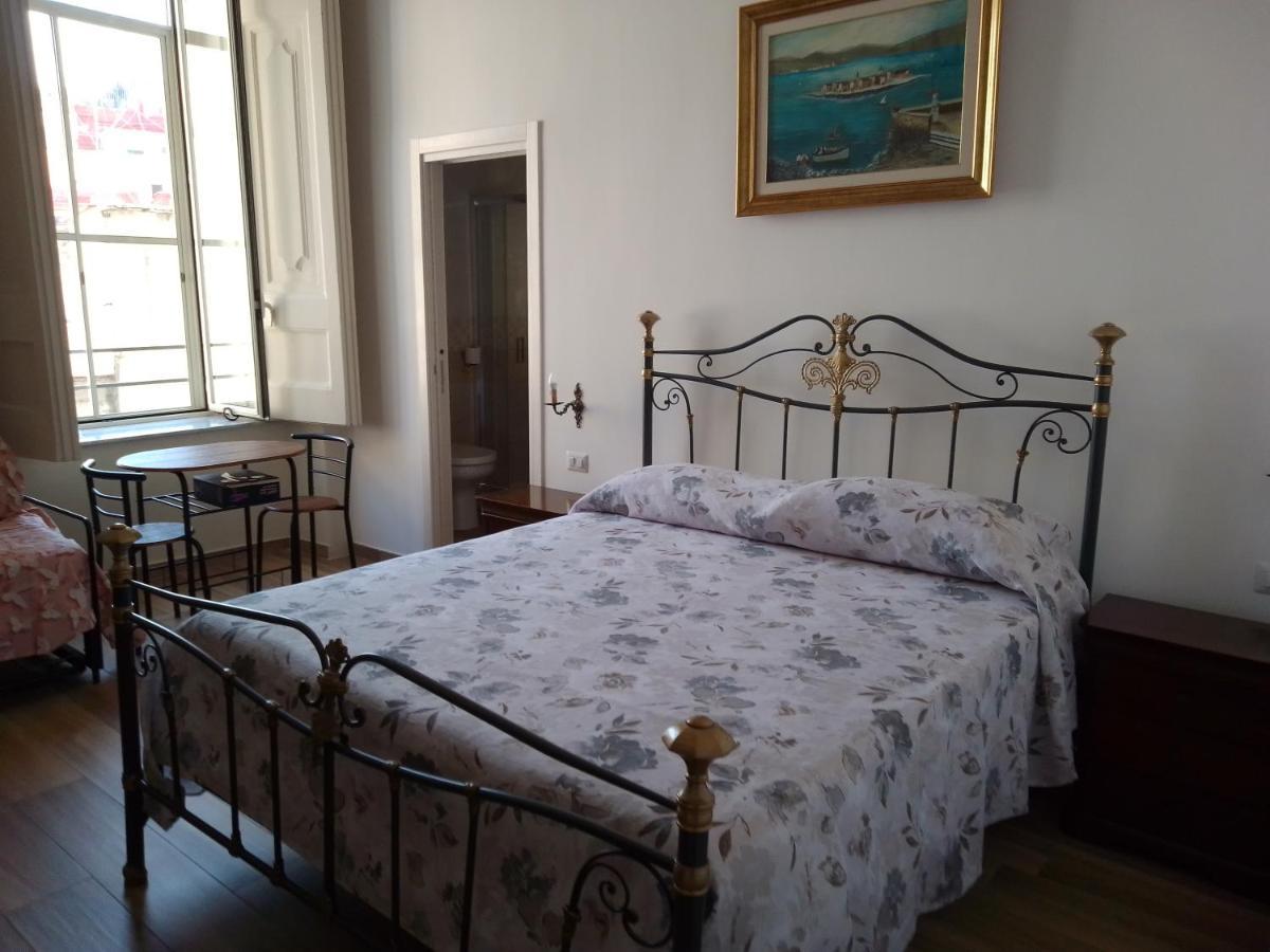 B&B Palazzo Sersale Napoli Exteriör bild