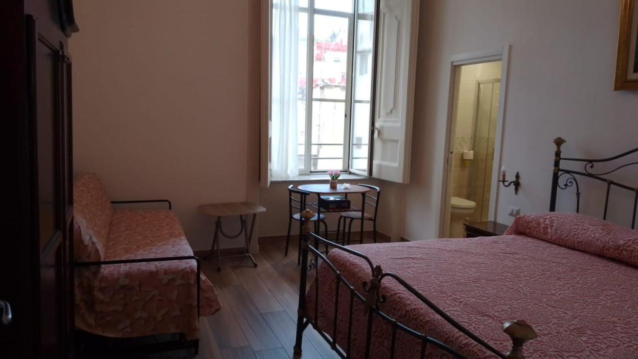 B&B Palazzo Sersale Napoli Exteriör bild