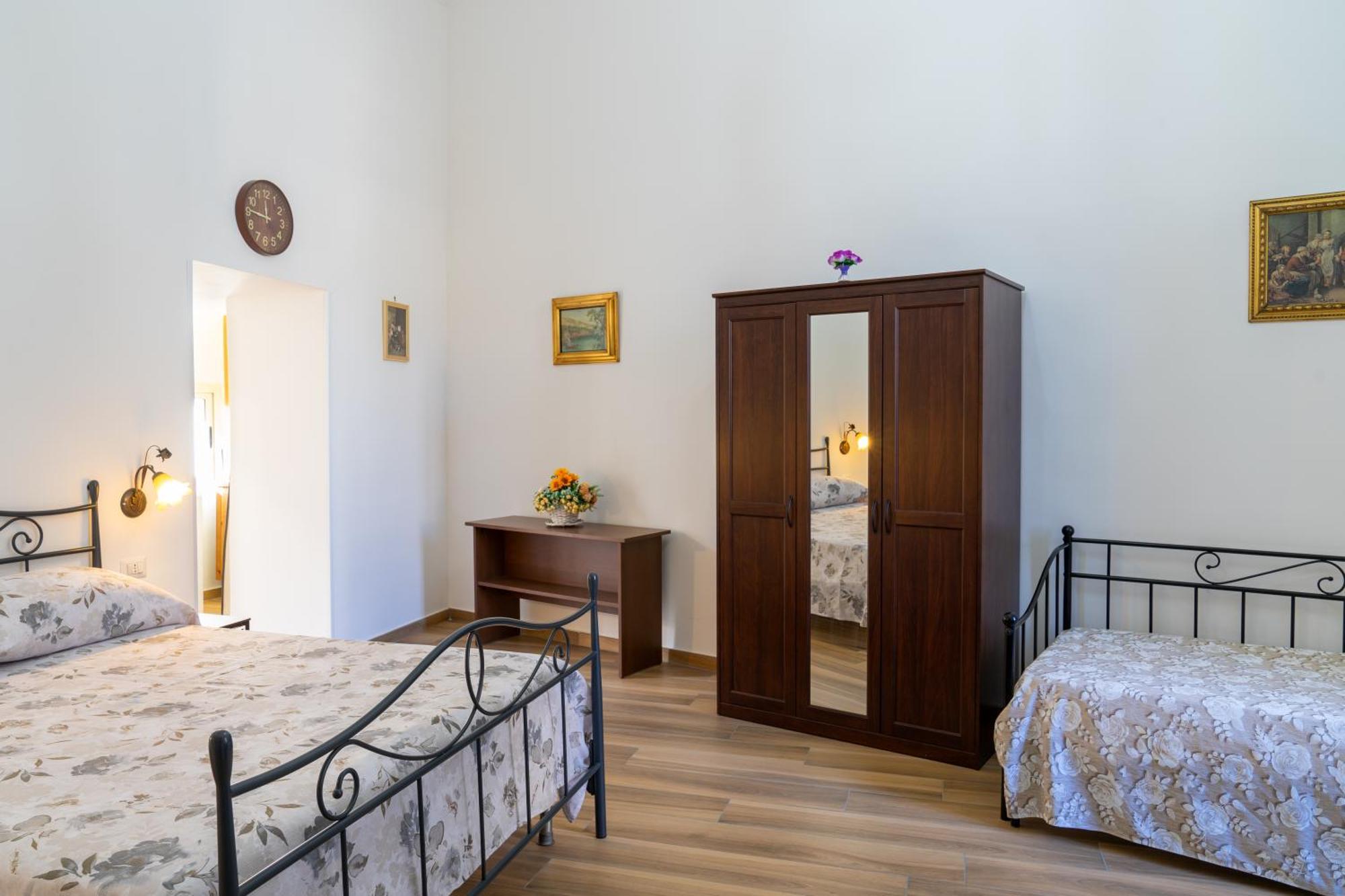 B&B Palazzo Sersale Napoli Exteriör bild