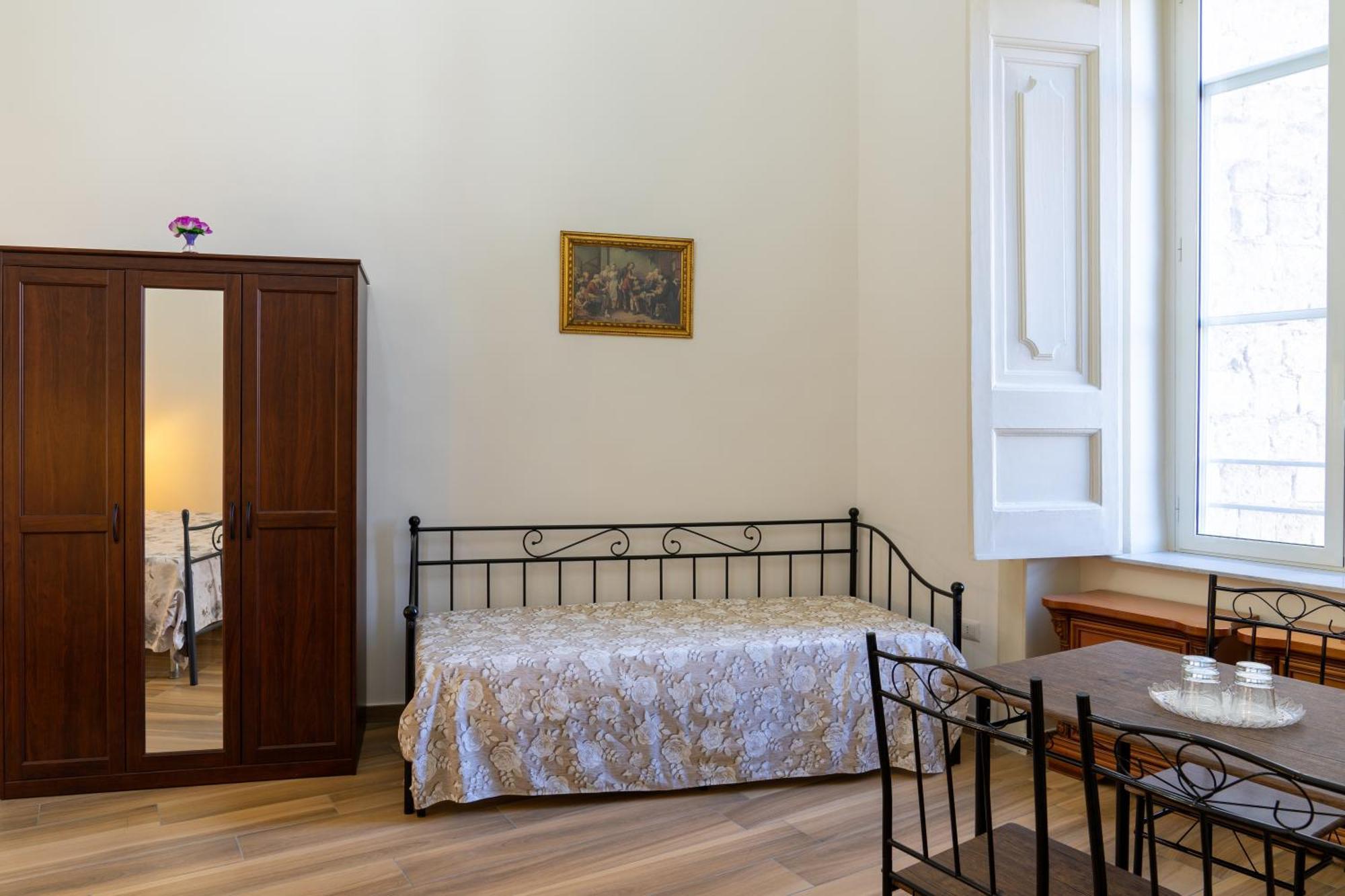 B&B Palazzo Sersale Napoli Exteriör bild
