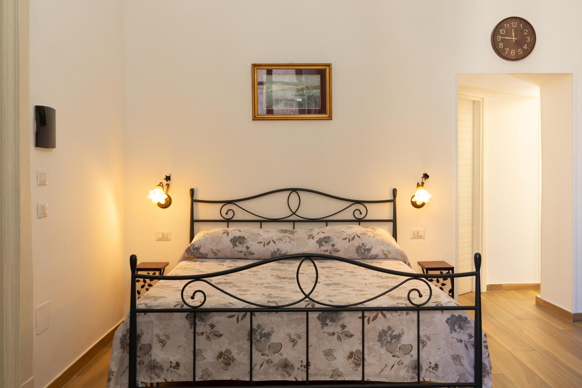 B&B Palazzo Sersale Napoli Exteriör bild